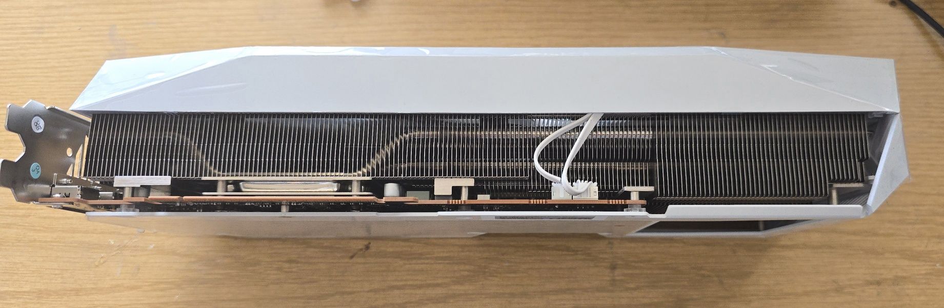 Видео карта AMD XFX Mercury RX 9070 XT White RGB, 16GB GDDR6, като нов