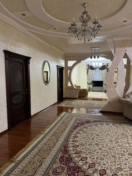 Продается добротный дом в элитном районе города Тараз. С 2 участками