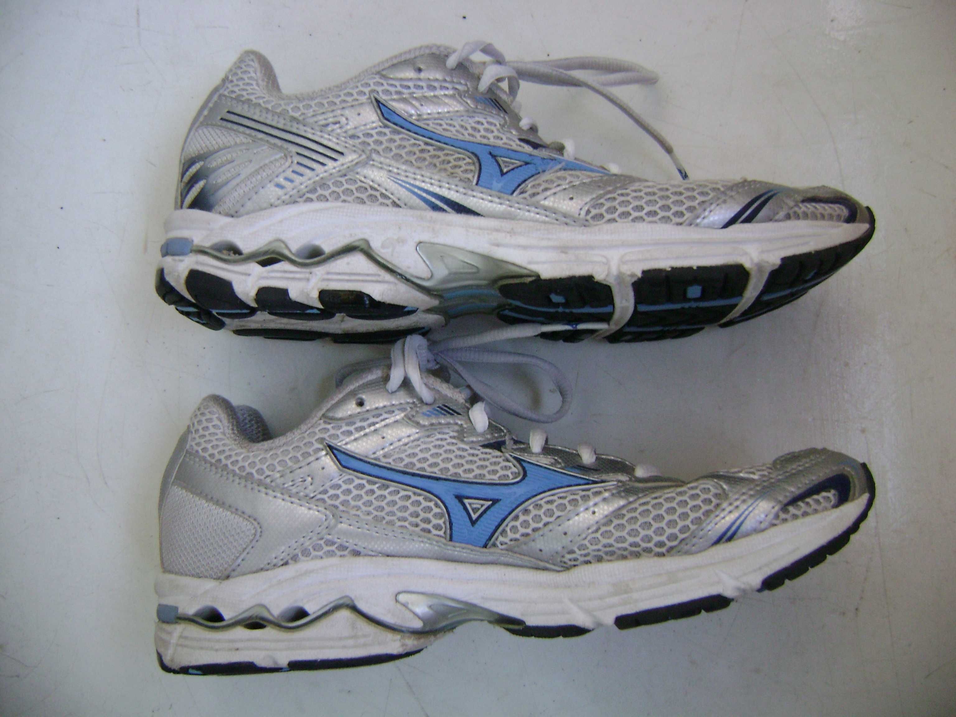 Продавам дамски маратонки Mizuno