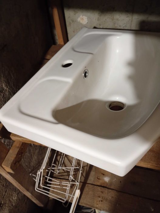 Продавам мивка за шкаф за баня