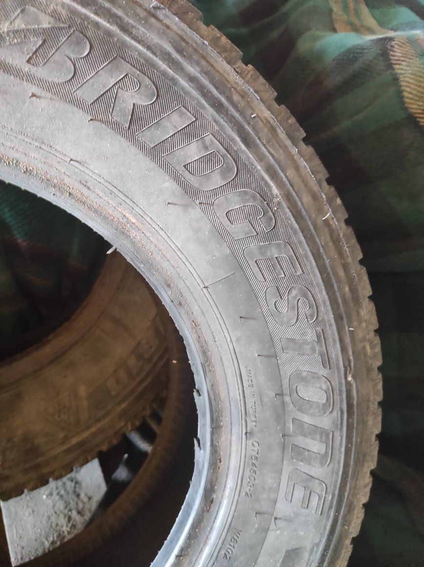 Гуми Bridgestone 215/70/15C