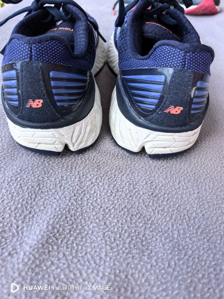 Много красиви и запазени женски маратонки  New Balance 39номер