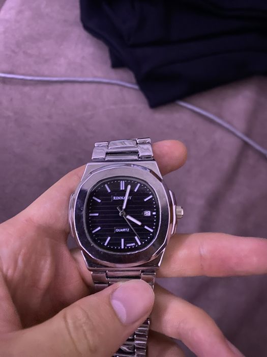 Продаю часы новые