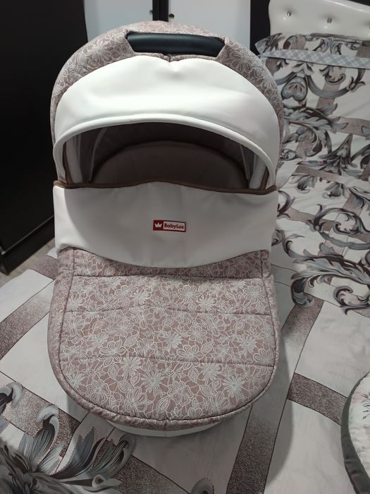 Vând Landou baby lux in perfecta stare