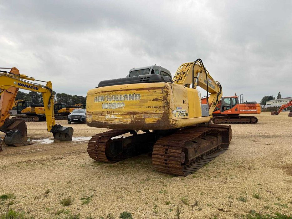De vanzare Excavator New Holland E175