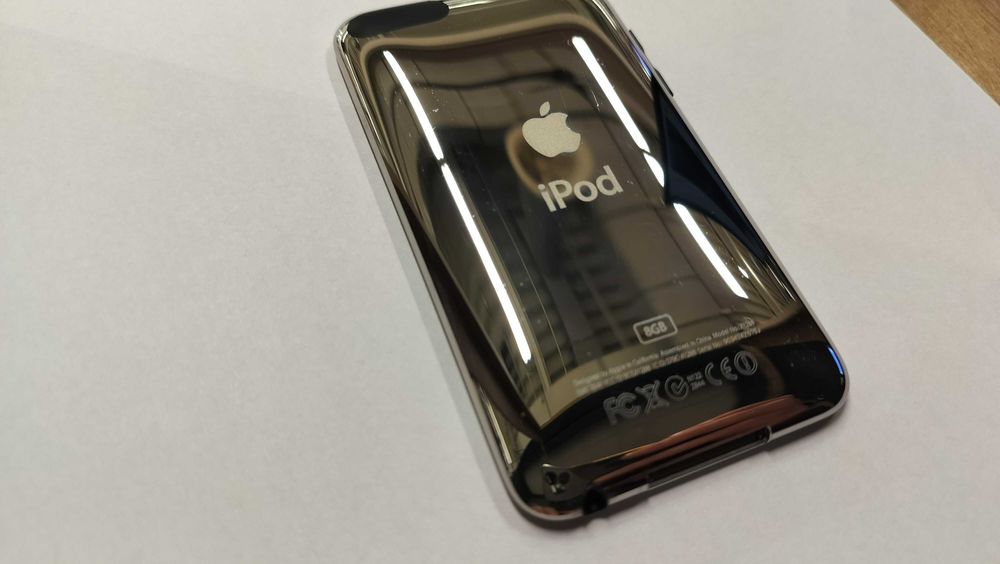 Apple Ipod Touch 3rd Gen 8GB Model MC086FD Black