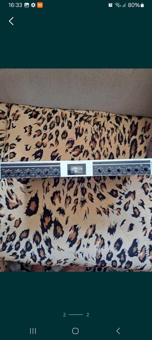 Vând preamplificator de microfon/instrument