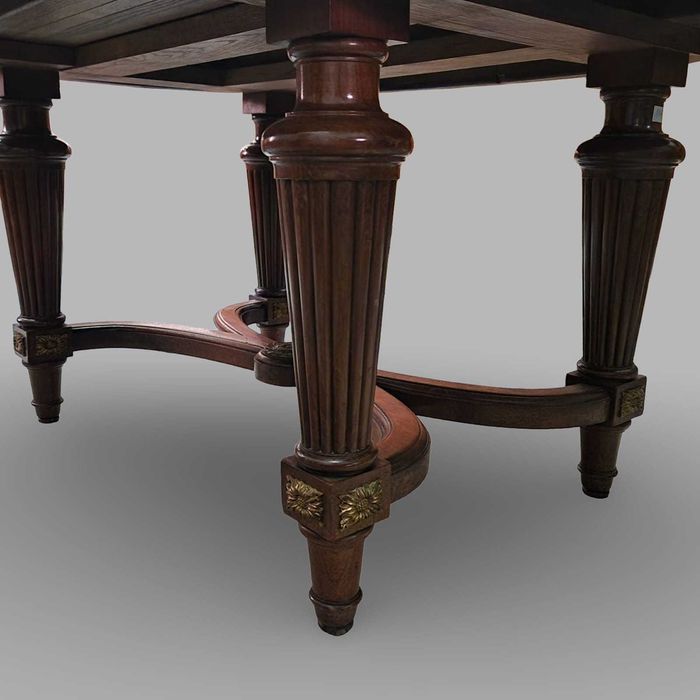 Трапезна дъбова маса с интарзия и фини метални орнаменти