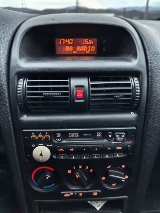 Продавам Опел Астра