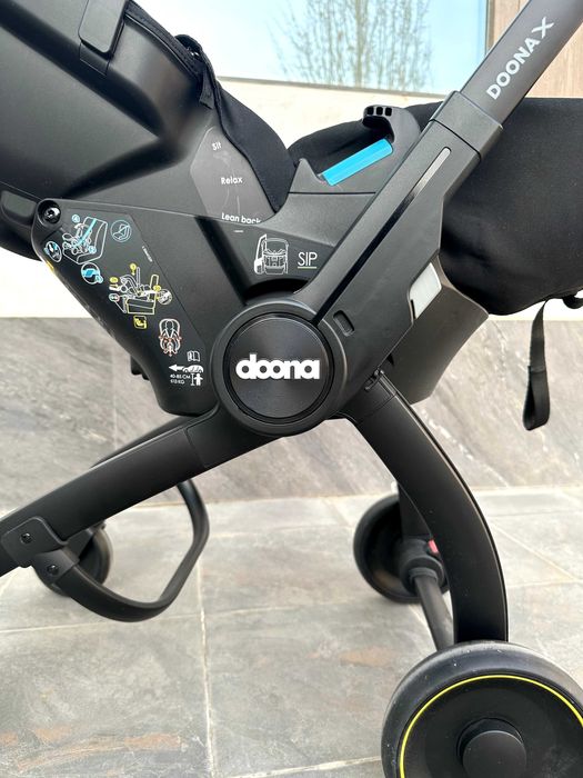 Автокресло и детская коляска Doona