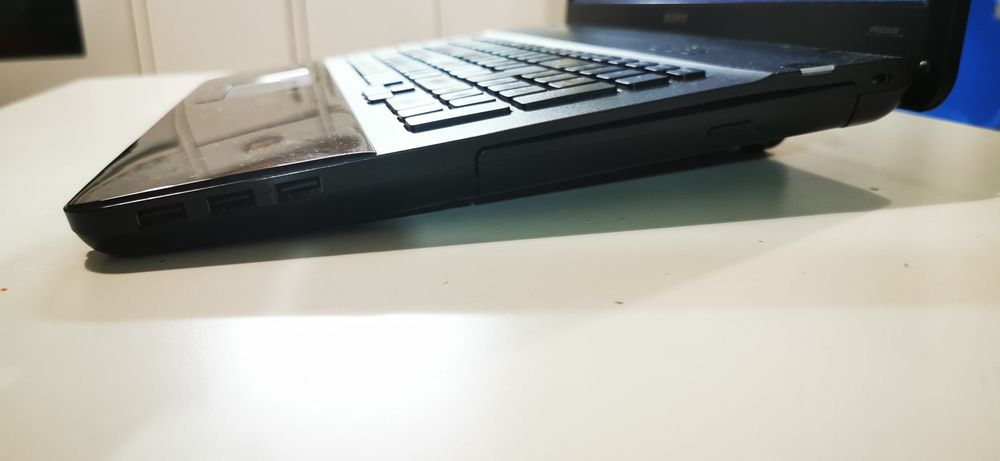 Sony Vaio Notebook 17 IntelCore i3 2,4GHz 6GB 320GB HDD
