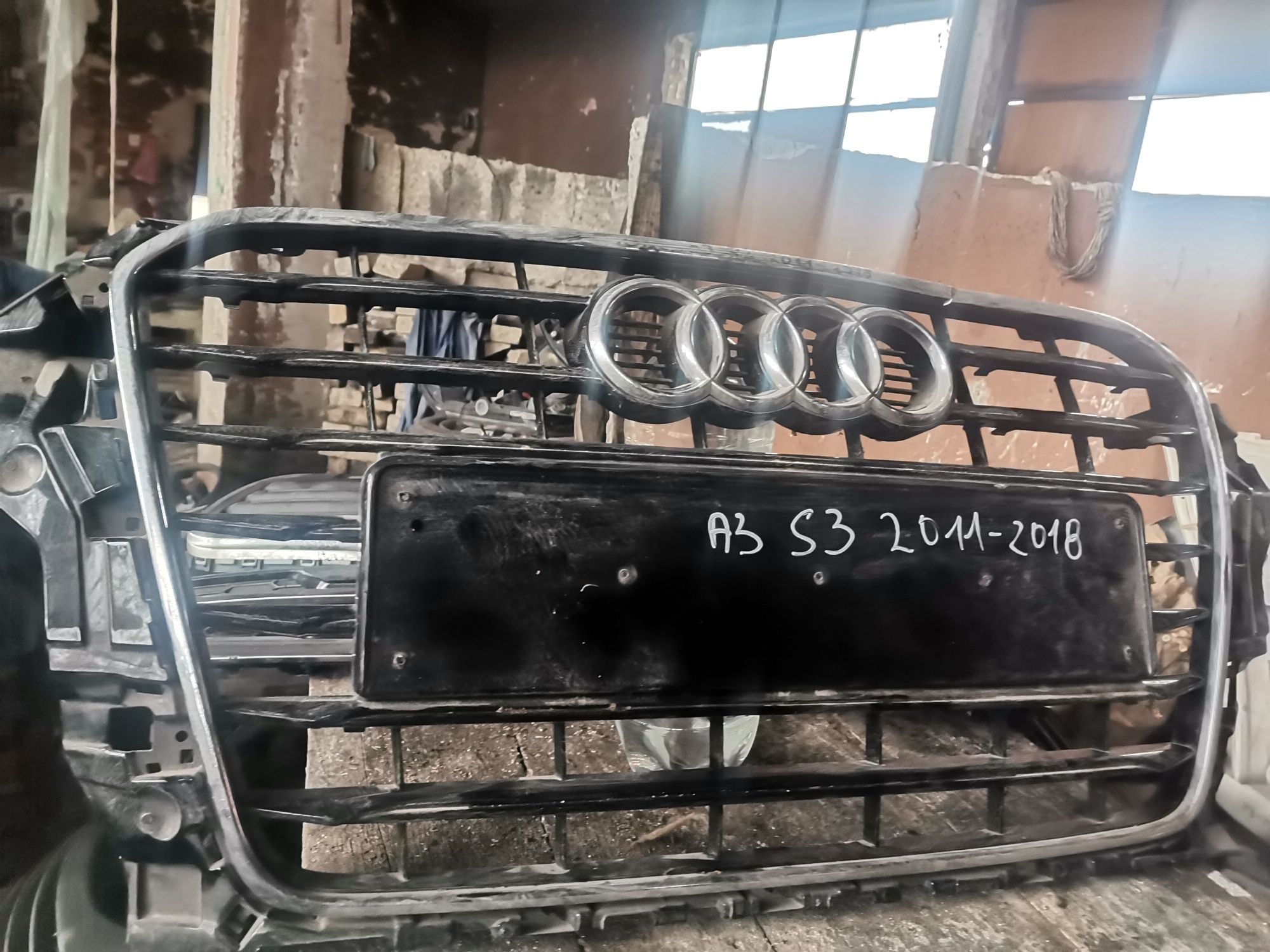 Оргинална Предна решетка за audi a3 s3 2011++