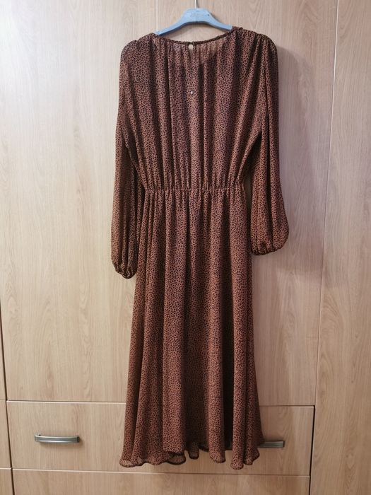 Rochie Poema maro cu print negru