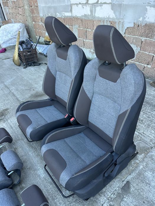 Interior / Tapiterie Toyota Corolla E210