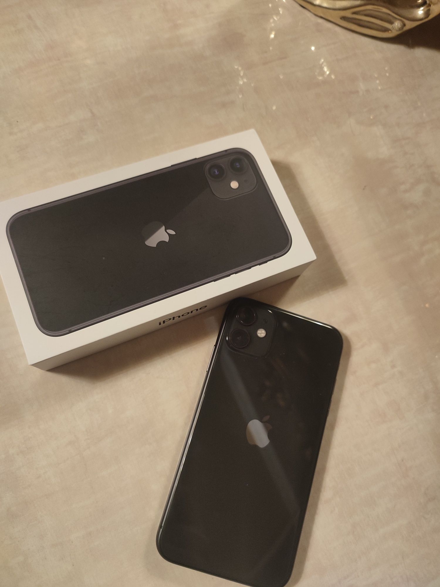 iPhone 11, цвет черный 128 гб, 84%.