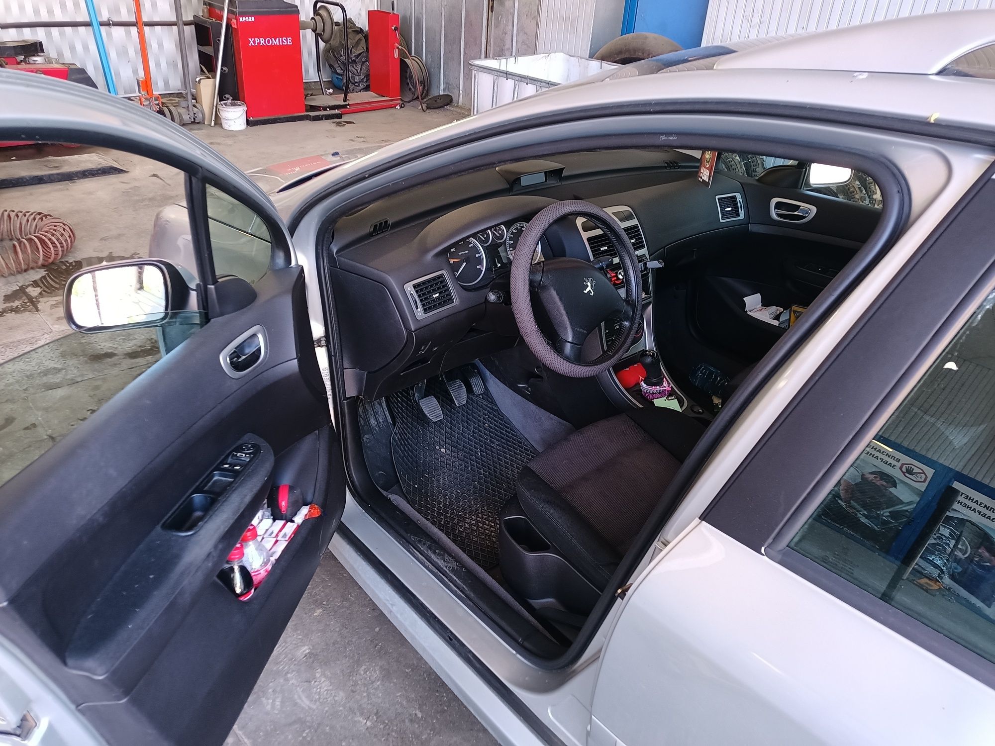 Продавам Пежо 307 SW