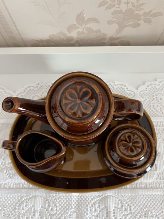 Set de ceai din ceramica. Foarte fin si elegant.