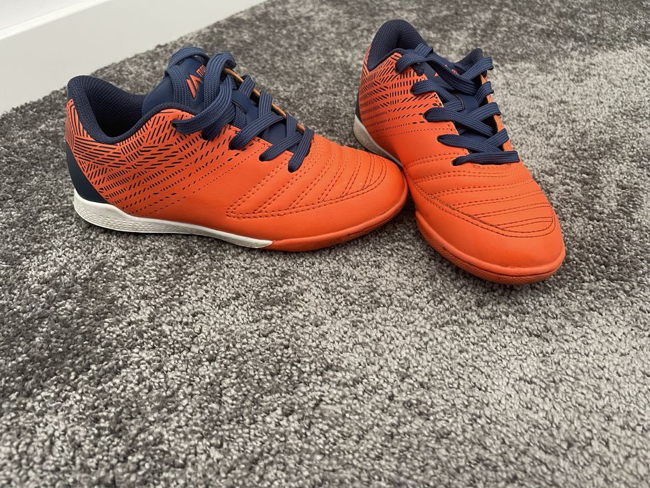 Adidasi fotbal baieti