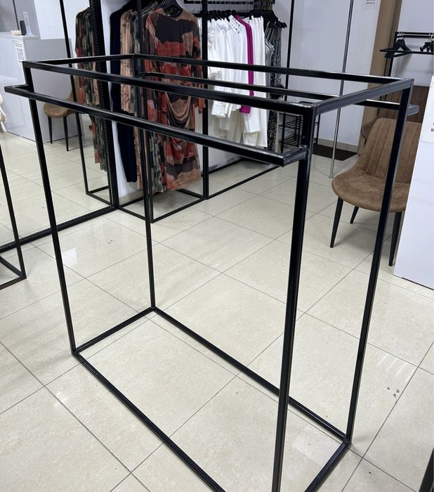 Торговое оборудование / стойка