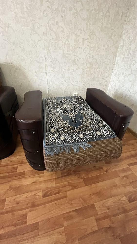 Продаю диван с креслами