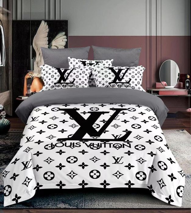 Lenjerii Louis pe stoc