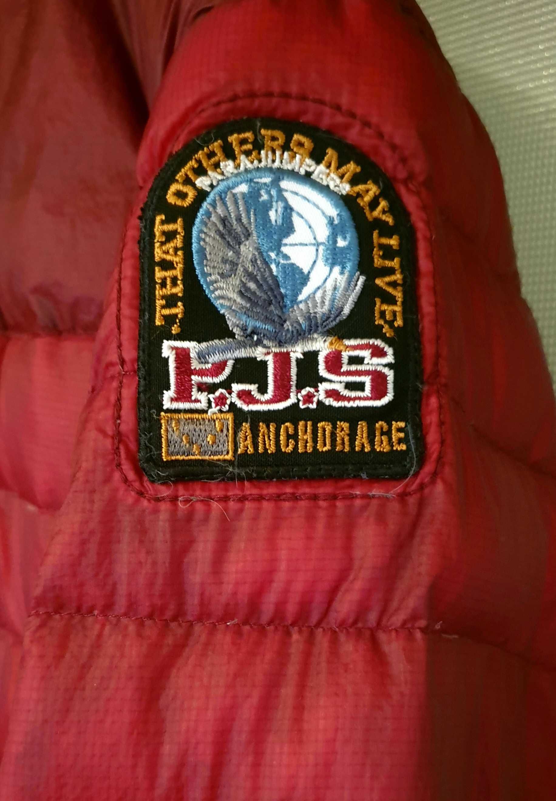 Продавам пухено яке на  Parajumpers