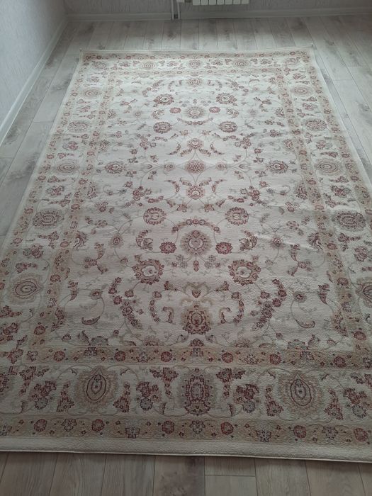 Продам ковёр 2.3