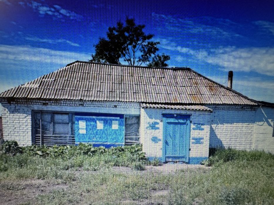 Здание бывшего магазина в с. Новоивановка