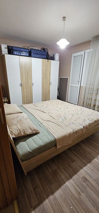 Спалня  200/200 с матрак , 5 кр гардероб ,скрин 140см , 2 шкафчета