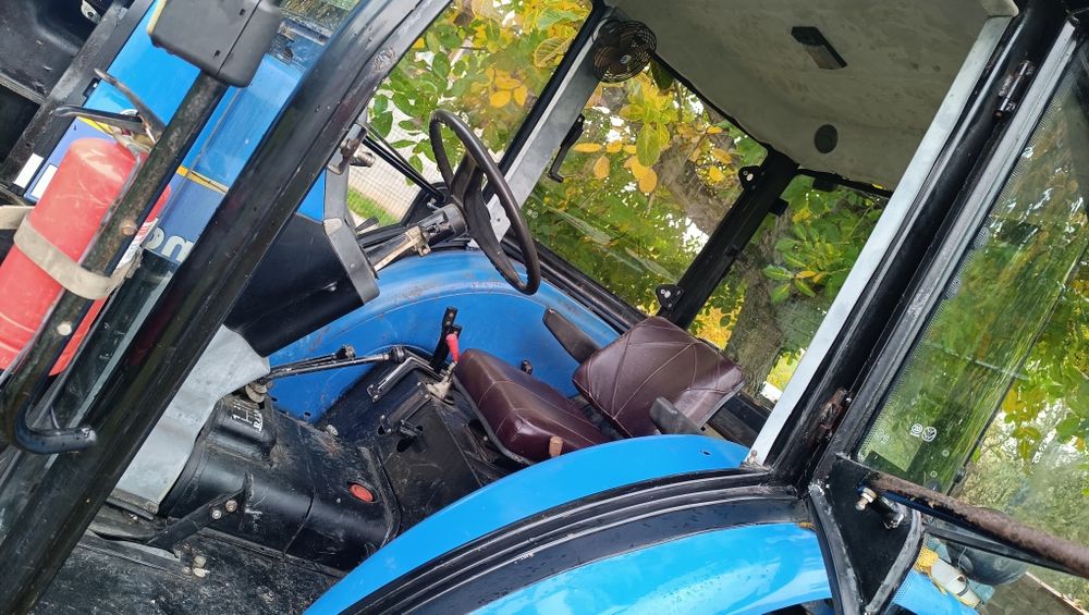 Трактор New Holland SNH704