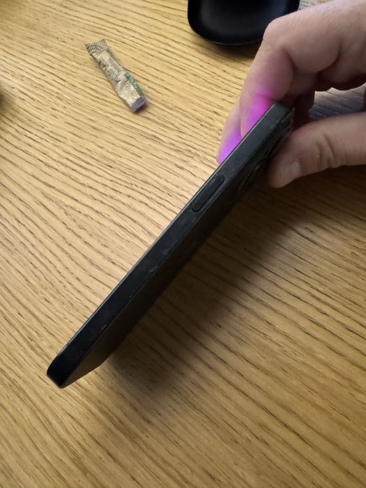 Vind iphone 15 pro de 128 g in stare ca nou