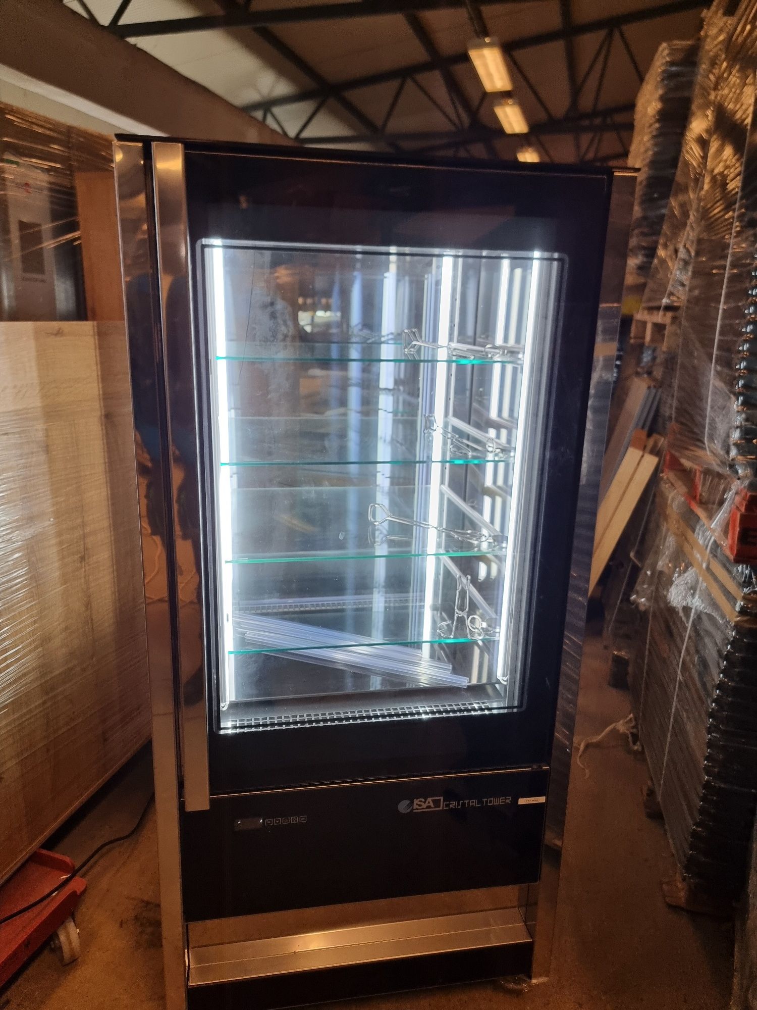 Vitrina prajituri cofetarie Isa Cristal Tower 2020