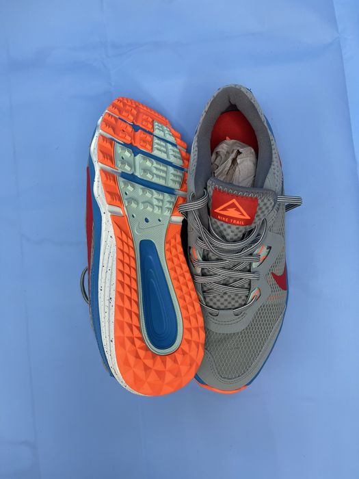 Маратонки Nike.