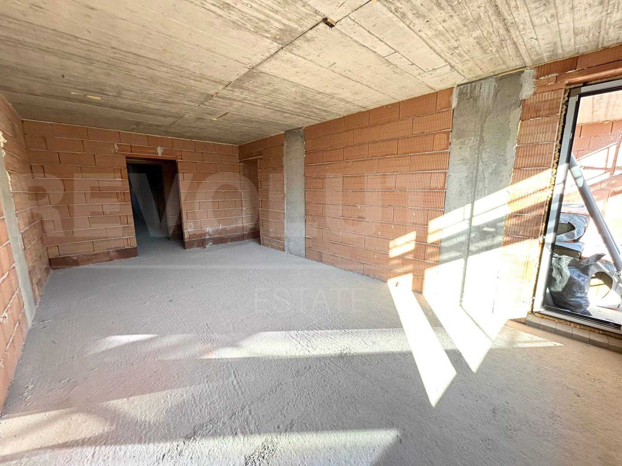 Продава се Двустаен апартамент в София, Изгрев - 91 кв.м за 3616 €/кв.м - Снимка #1