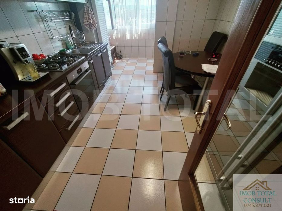 Apartament 4 camere Centru, partial mobilat