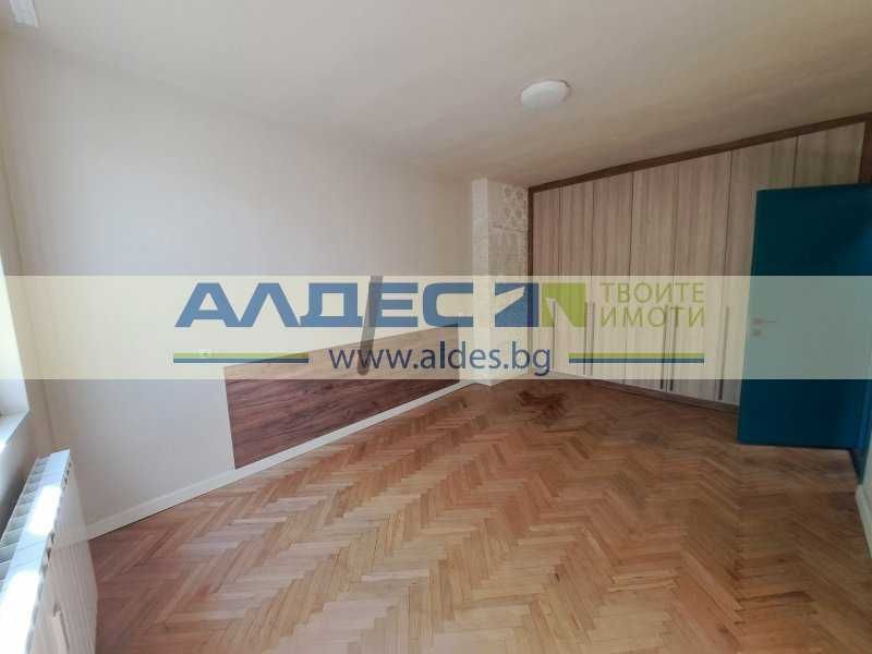 Дава се под наем Тристаен апартамент в София, Център - 100 кв.м за 867 € - Снимка #8