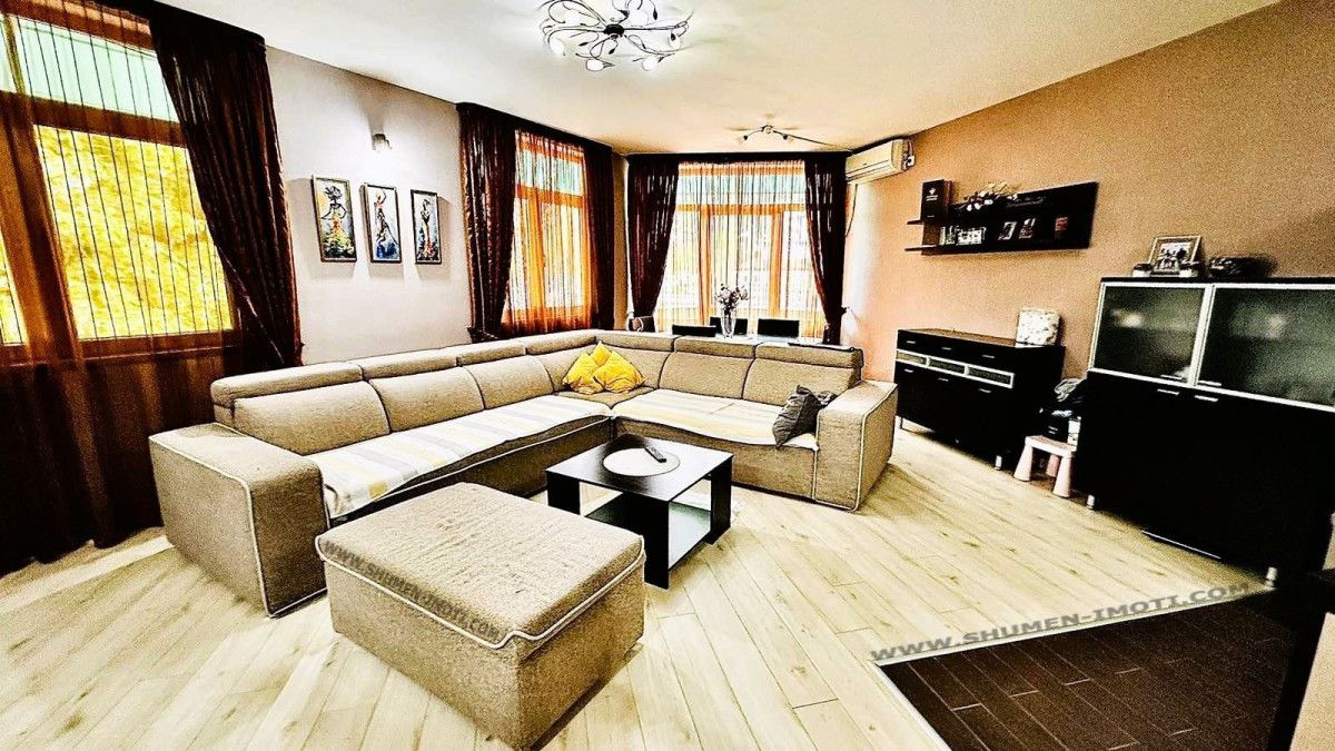 Продава се Етаж от къща в Шумен, Томбул джамия - 125 кв.м за 1120 €/кв.м - Снимка #1