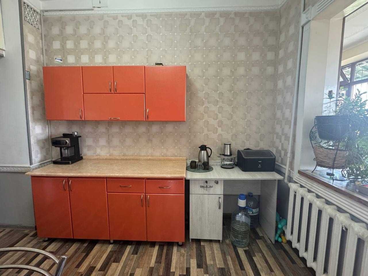 Срочно!!! продается квартира в Мирзо Улугбекском районе. (БХ)