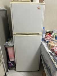 Холодильник LG продаем срочно
