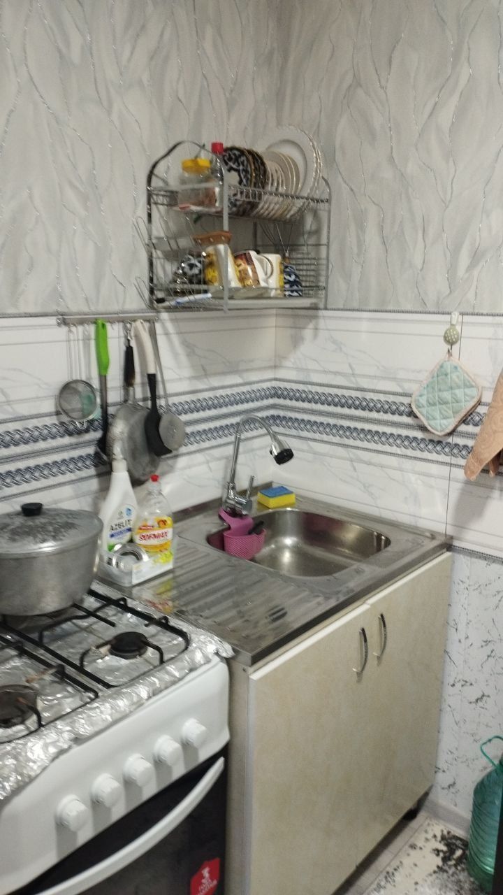 Чирчик шахар 
8-микрораён 
1-хона 4-этаж 
Квартира Ижарага Берилади