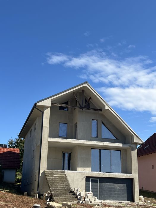 Casa 380 mp utili, str. Izvorului, teren 1500 mp