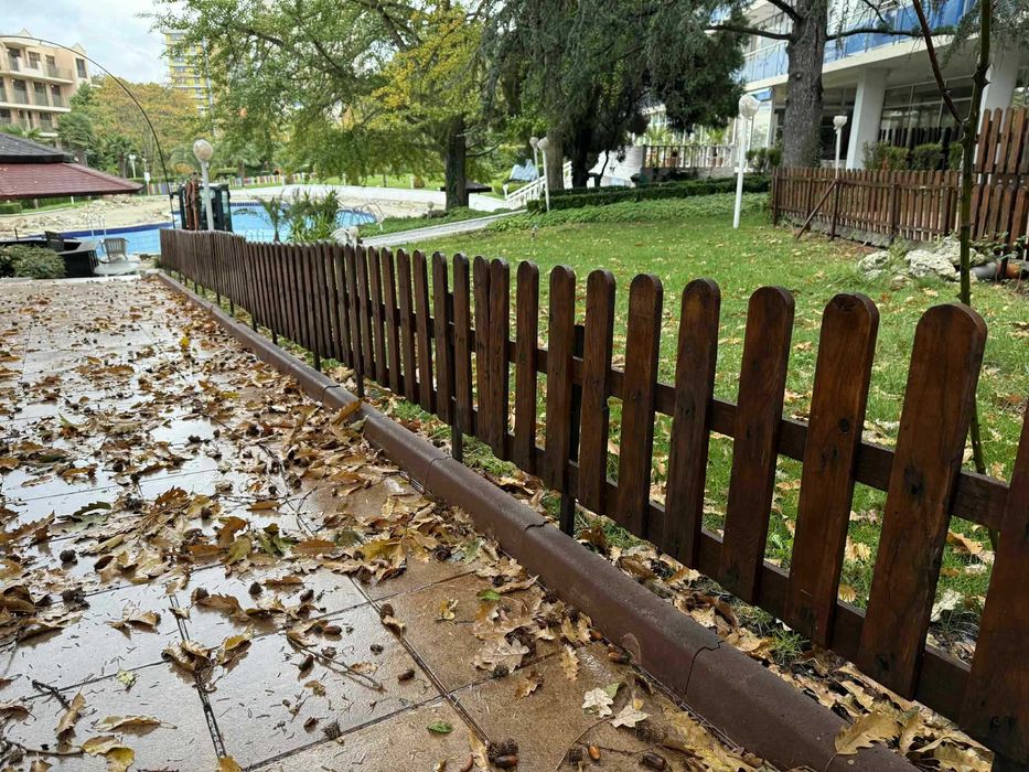 Декоративна дървена ограда