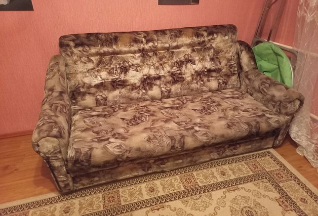 Мягкий диван велюровый
