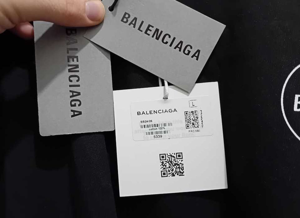 Чисто нова оригинална тениска Balenciaga