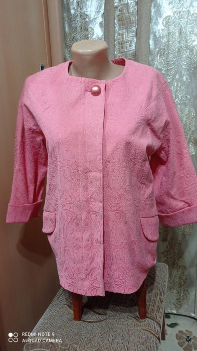 Пиджак коралловый цвет 44 размер в отличном состоянии