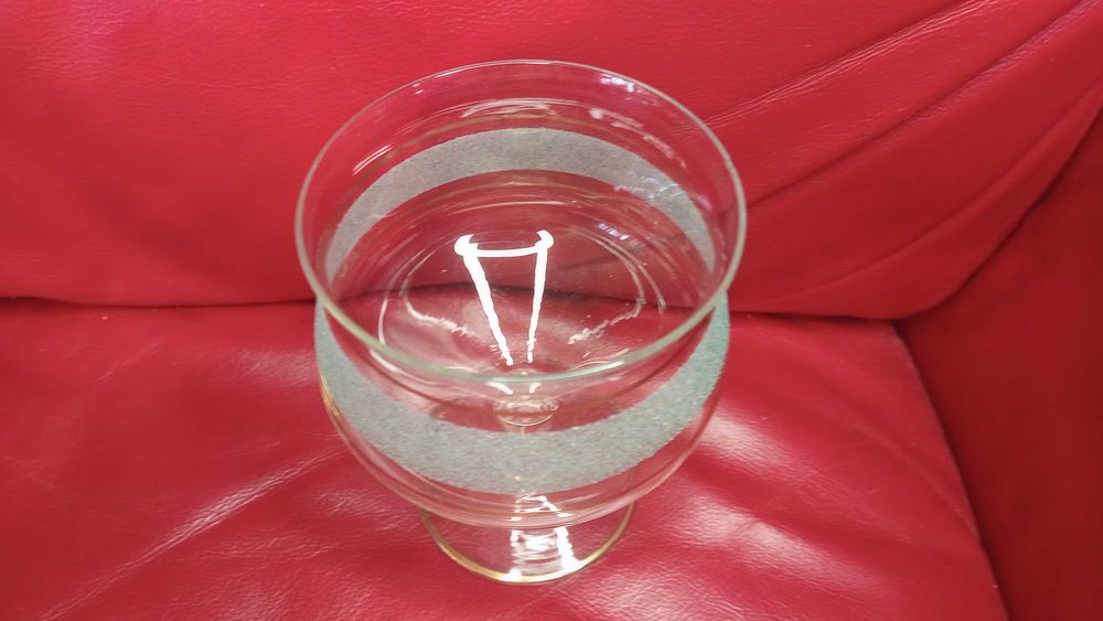 Много красиви ретро шампанки, златни кантове, цветна посипка, 6 бр