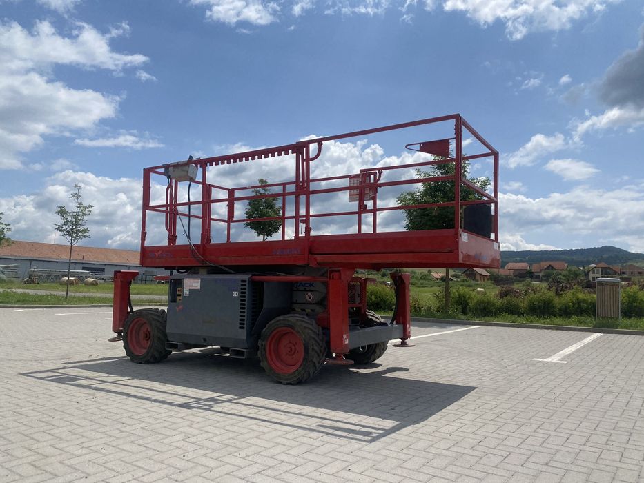 De vanzare sau da inchiriat nacela 4x4 diesel .