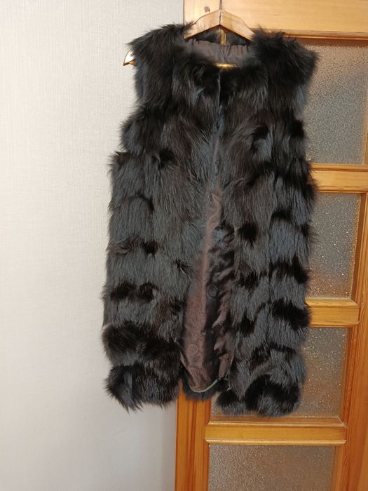 Продаю меховую жилетку