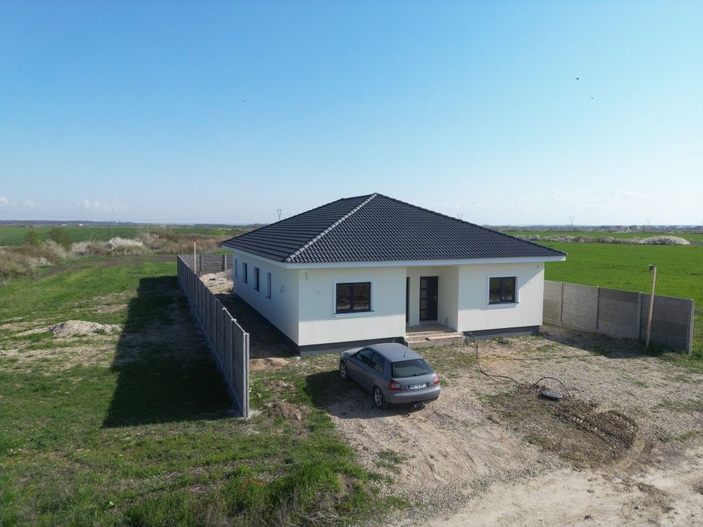 Vind duplex cu utilitati Mosnita Noua