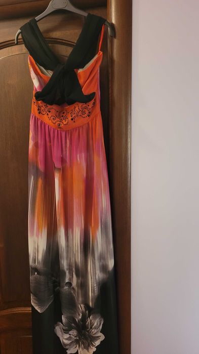 Rochie nuante vibrante portocaliu, ciclam si neagra cu imprimeu floral